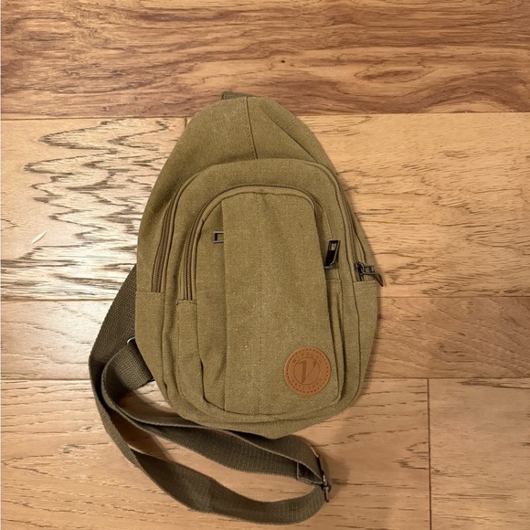 NWOT Nupouch Tahoe Daypack Sling - Picture 2 of 2